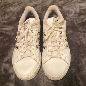 adidas grand court sneaker - size 9